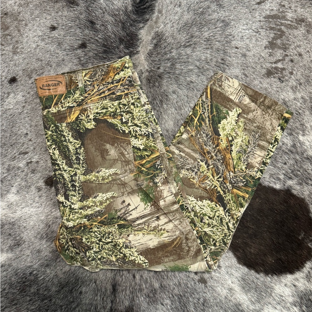 Realtree Camo Men's Relaxed Jeans in Green and Brown